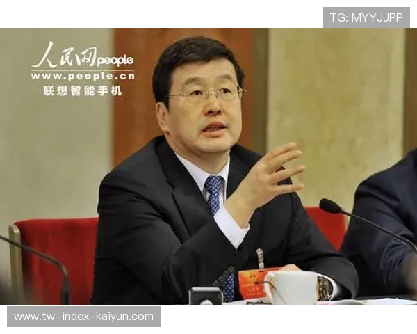 VAR操作室首次开放日，记者体验判罚流程